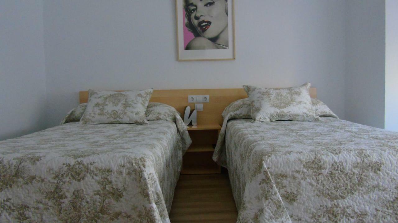 Pension Oviedo Bagian luar foto